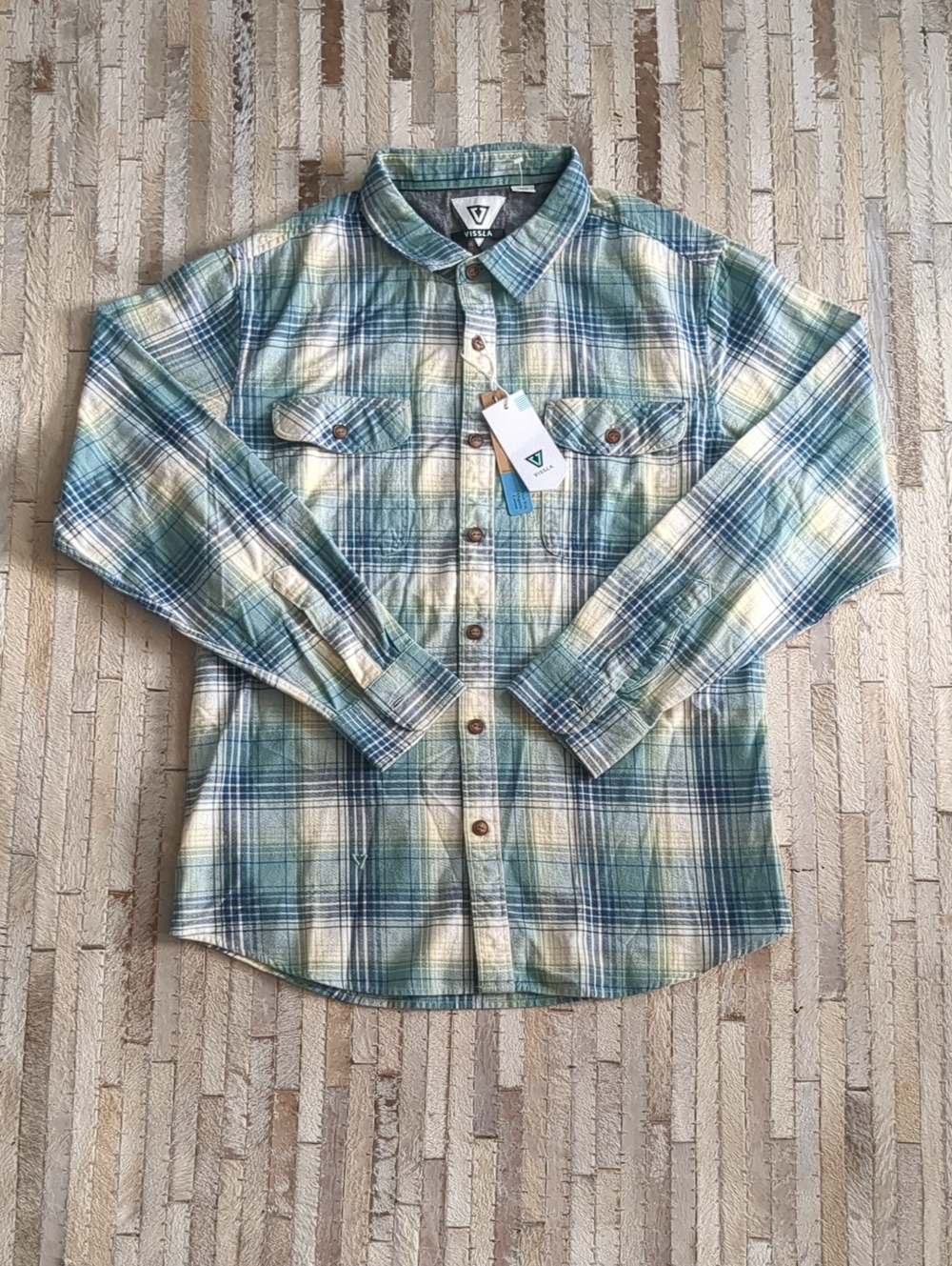 Vissla Men's L Central Coast Long Sleeve Eco Blue Green White Plaid Flannel NWT